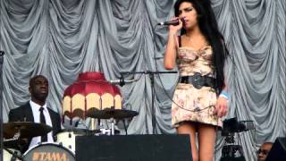 Tears Dry On Their Own live @ Rock Werchter 2007 - Amy Winehouse