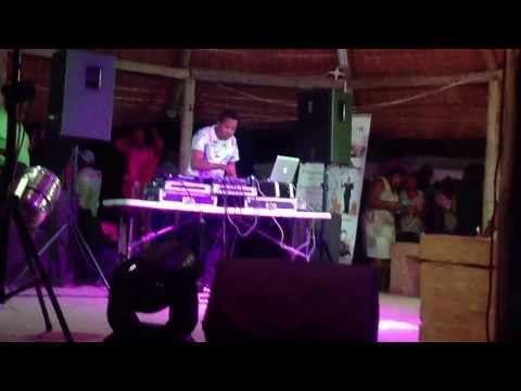 Booso ke DJ Zan D @ Motumo Trading Post #TGIF2012