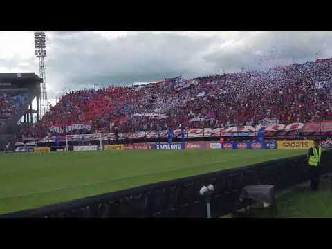 "Recibimiento de la hinchada de Cerro Porteño/ Cerro Porteño vs Olimpia" Barra: La Plaza y Comando • Club: Cerro Porteño