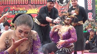 Download lagu Akibat Memakai Topeng Eyang Mayangkoro, Niken Kesurupan Sampai Makan Telur Mentah dan Kembang‼️ mp3