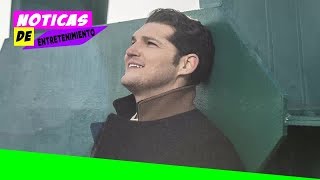 Manu Tenorio habla con HOLA.com de su nuevo single 'Llevo tu luz': 'Es la primera canción que compus