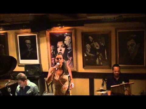 Silvia Affiune - Artigo de Luxo