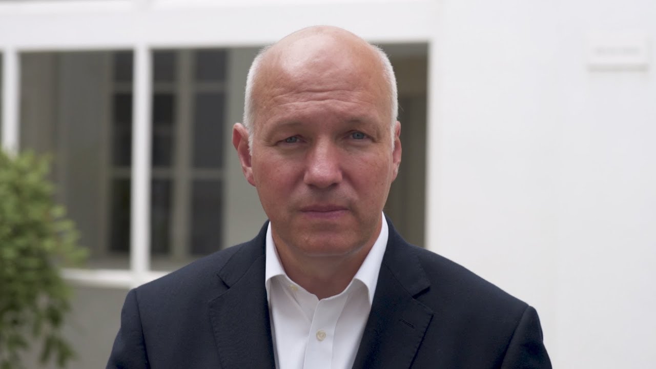 Pavel Fischer se zastává novinářů