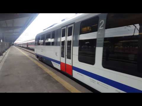 Siemens Desiro SR20D „Săgeata Albastră” intrând la peronul Gării de Nord