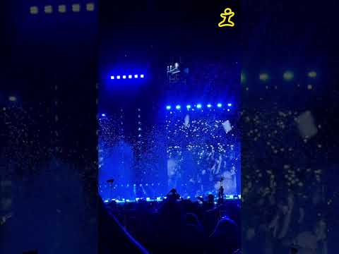 Marek Ztracený vzlétl s pianem nad Letnou a rozezpíval celý dav!