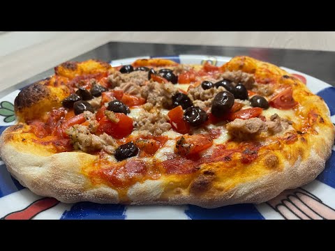 Authentic Neapolitan Pizza: A Step-by-Step Guide Learn to make the best pizza at home!  #food #italy