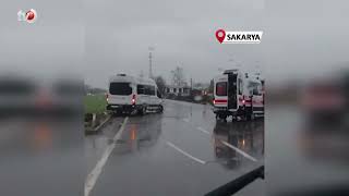 Ambulans İle Servis Minibüsü Çarpıştı 11 Yaralı