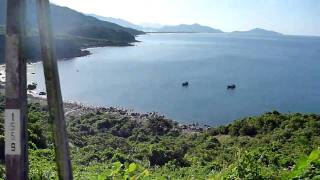 preview picture of video 'ベトナム 一人旅 統一鉄道 SE4号 ハイヴァン峠湾を臨む Vietnam Alone Trip View of bay ＠ Hai Van Pass from SE4'