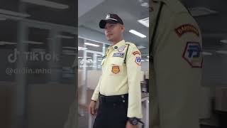 Download lagu SATPAM DANRU BEWOKAN GANTENG MENJALANKAN TUGAS 👮😀😄 #security #satpam #satpamprofesional #satpamvira mp3 Download lagu SATPAM DANRU BEWOKAN GANTENG MENJALANKAN TUGAS 👮😀😄 #security #satpam #satpamprofesional #satpamvira mp3