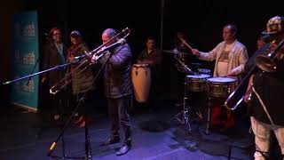 Tema improvisado Lluvia Con Nieve con maestros homenajeados en Salsa al Parque 20 Años