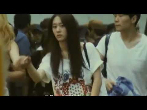 [Fancam] 120713 Krsytal & Victoria Holding Hands to Music Bank