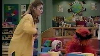 Sesame Street - Frazzle Wants To Play With Natasha