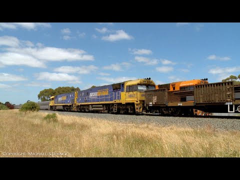 3XM4 Steel Train Crosses Great Southern Passenger Train (22/12/2021) - PoathTV Australian Railways