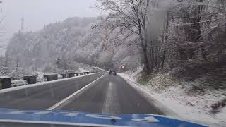 VIDEO FOTO - Ninge puternic și pe Valea Oltului - Traficul este îngreunat 1 video