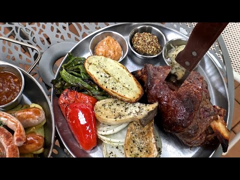 Traditional Pork Cuisine of Bayern, Germany! Schweinshaxe