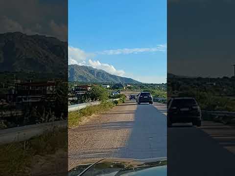 Peugeot 504 paseando por el dique piscu yaco cortaderas san luis