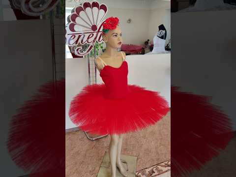 Costum profesional de balet de bază T 0014D - video 2