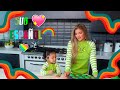 KYLIE JENNER Y STORMI HACEN CUPCAKES DEL GRINCH Sub Español