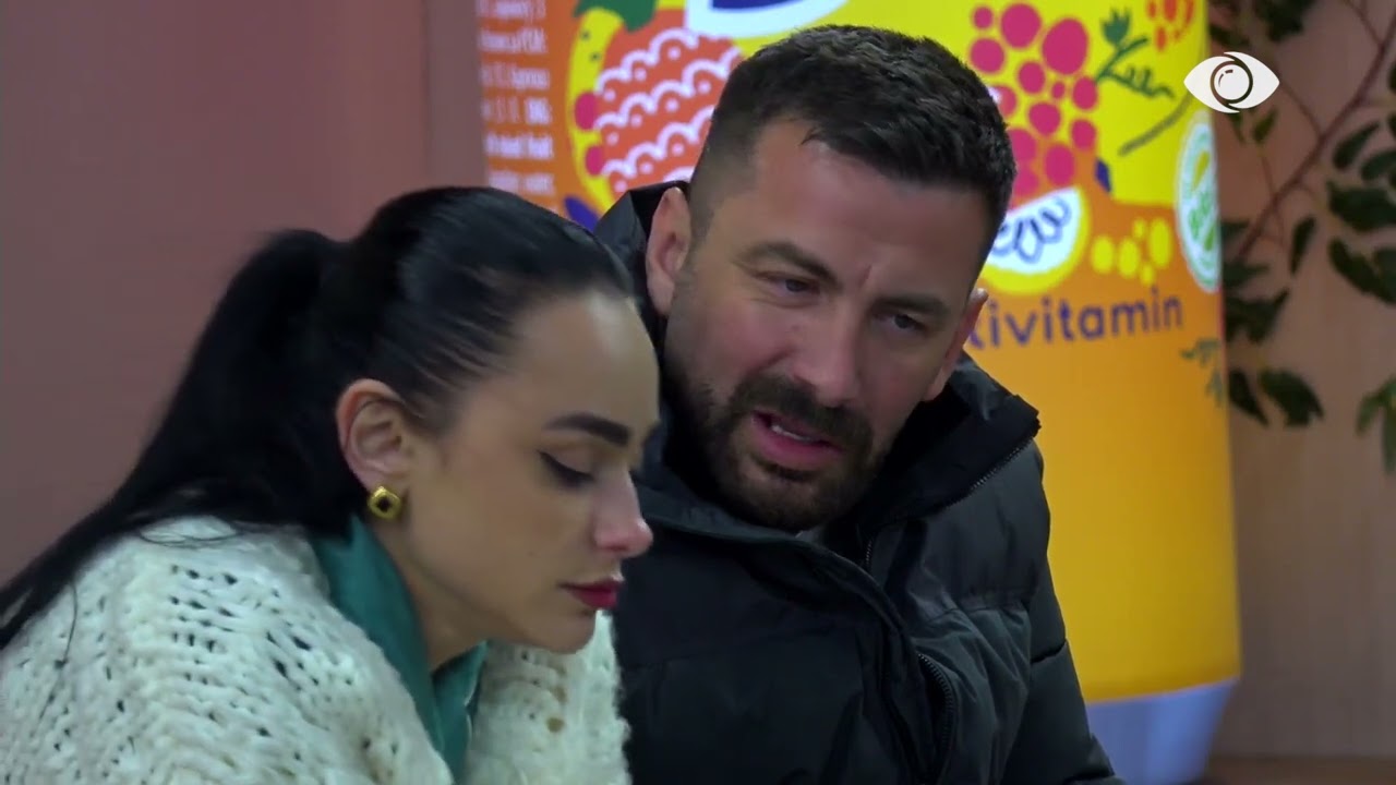 Ai ka mendjen vetëm tek loja, harroje ta ketë tek ti/ Kelly-Eglit për Gjestin