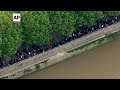 Queues at dawn to see the queen lying in state