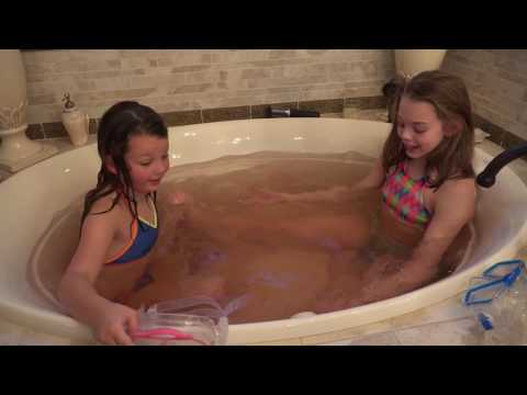 Bath Bomb Underwater Challenge   Whitney and Blakely 
