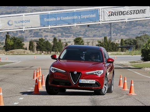 Alfa Romeo Stelvio 2017 – Maniobra de esquiva (moose test) y eslalon | km77.com