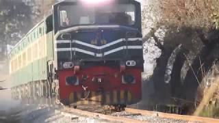 preview picture of video 'Pakistan Railways (Green Line Thundering with ZCU20 6419)[Video# 02]'