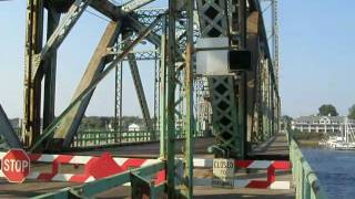 preview picture of video 'Portsmouth Memorial Bridge Raising and Lowering Close Up'