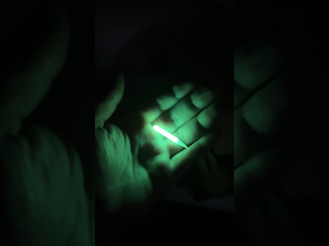 Vídeo relacionado con Binnan 25Pcs Verde Glow Sticks, Palillo del Resplandor de la Pesca, Palillos de la Luz de la Pesca para Niños Navidad, Conciertos