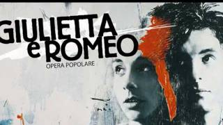 Kadr z teledysku Lontano da Verona tekst piosenki Giulietta e Romeo (Riccardo Cocciante)
