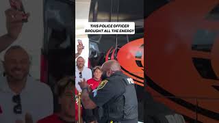 Download lagu This police officer got these Egypt fans hyped mp3