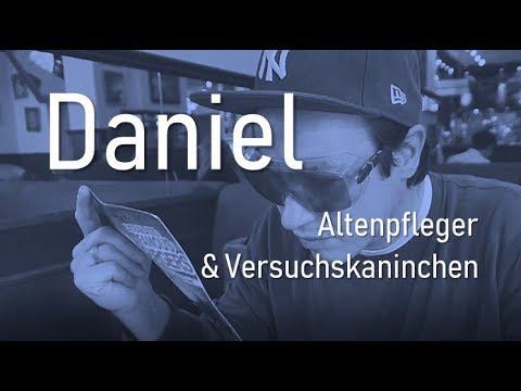 Simulationsbrillen Katarakt - Altenpfleger Daniel Drungels macht den Test