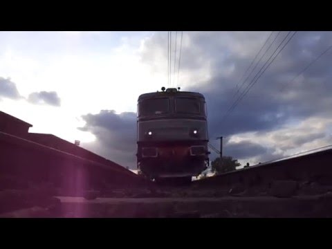 Tren de marfa vazut dintre sine, filmare de sub tren (under train) - 07.05.2015