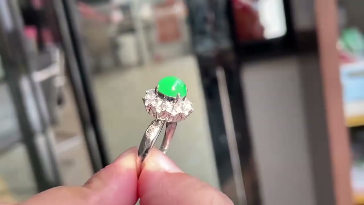 High-Ice Pure Vivid Green Cabochon Ring