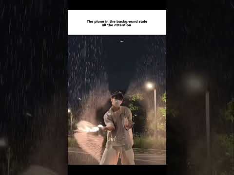 the plane ✈️ stole all the attention 😂🎀 || #shorts #zo