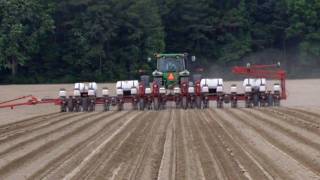preview picture of video 'White Planter 8180 planting Baby LIma Beans'