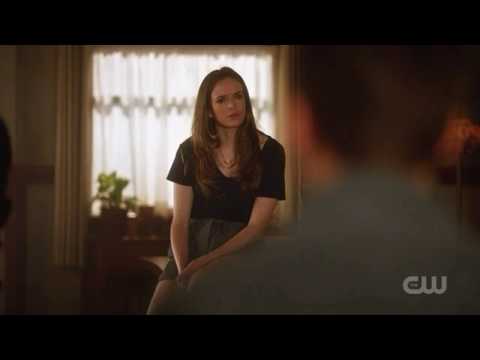 The Flash 5x02 'Blocked' - Nora shows Team Flash the newspaper article from the future.