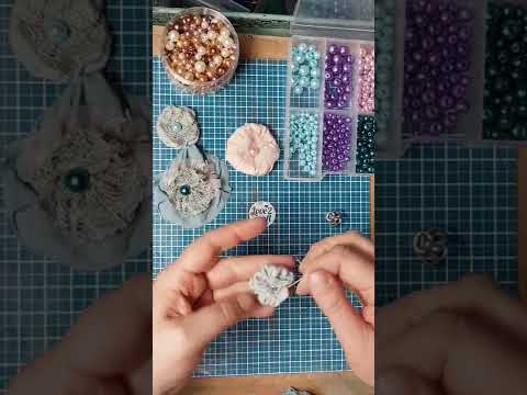 KW 06/2022 #dpwchallenge2022  Cluster mit Zahlen und Stoffblume