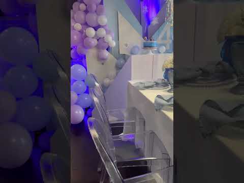 Elsa birthday party decoration idea! This little girl was surprised with the best decor! #viral