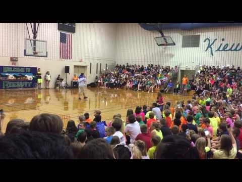 Kid sings sweatshirt at talent show, middle school goes crazy