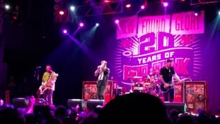 New Found Glory - &quot;I Don&#39;t Wanna Know&quot; Live