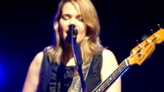 Uh Huh Her Live - &quot;Say So&quot;