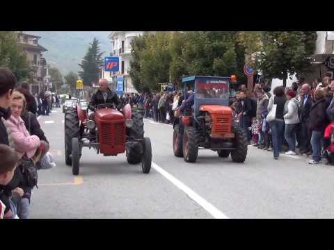 FIERA DI S. LUCA DEMONTE (CN) SFILATA AUTO D'EPOCA, BANDA MUSICALE E SBANDIERATORI 13 - 10 - 2013.