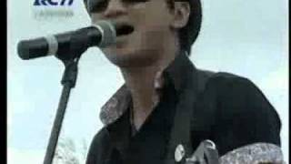 Anji Ft Piyu &quot;PADI&quot; - Ternyata Cinta (Live Dahsyatnya Surabaya)