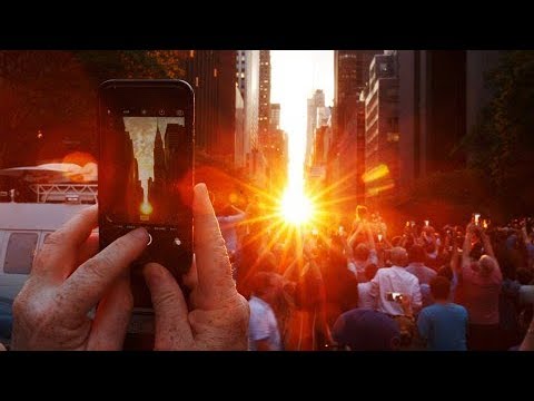 Taking Selfies of Strange Phenomenon Manhattanhenge| Images Of The Day:2018 May 31