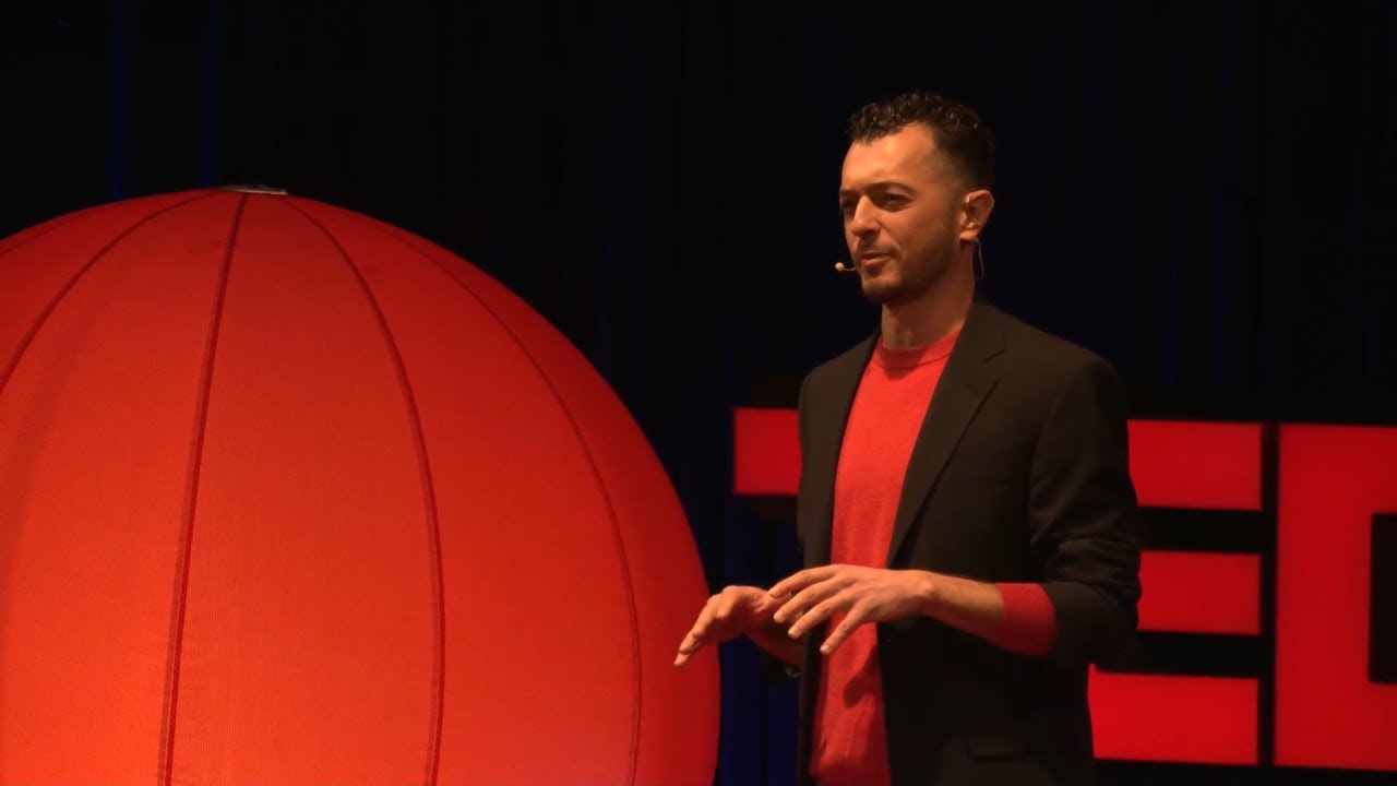 Daniel Weinzveg on stage