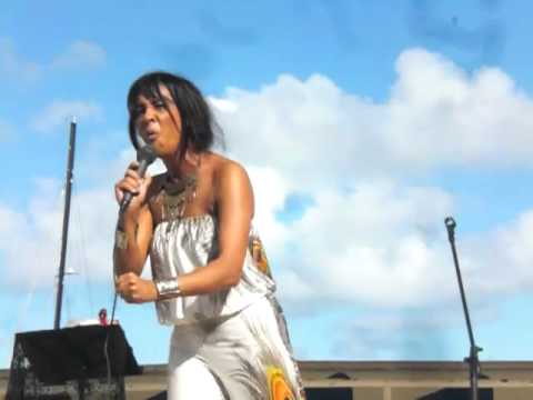 Eliana Sasics (@ Bayside [Miami] January 2012)