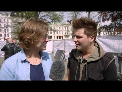 Robin Stjernberg gets interviewed by Martin Rolinski, former competitors.