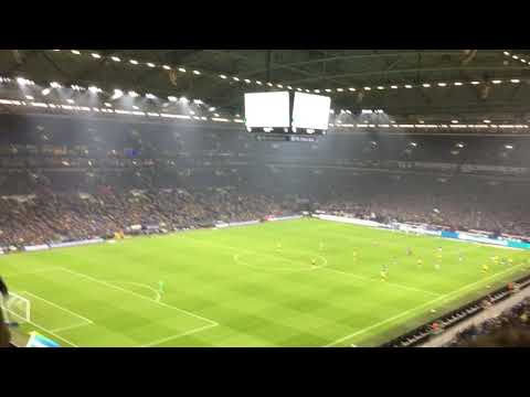 Schalke - Dortmund Gästeblock beim Derbysieg 08.12.18 in der Turnhalle