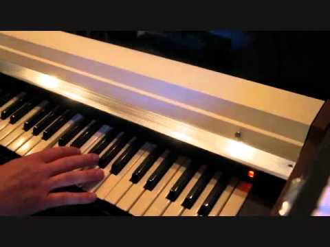 Hammond 102100 Synthesizer Short Demo